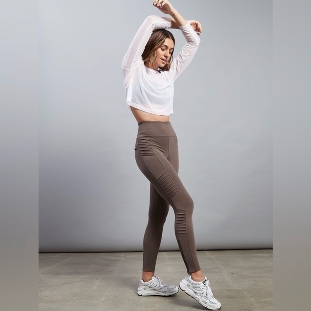 Athleta Delaney Moto Tight, Coffee House Taupe Leggings for Women, Small
